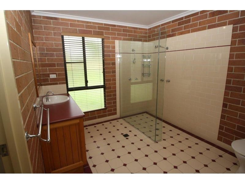 8 Nash Road, Araluen QLD 4570