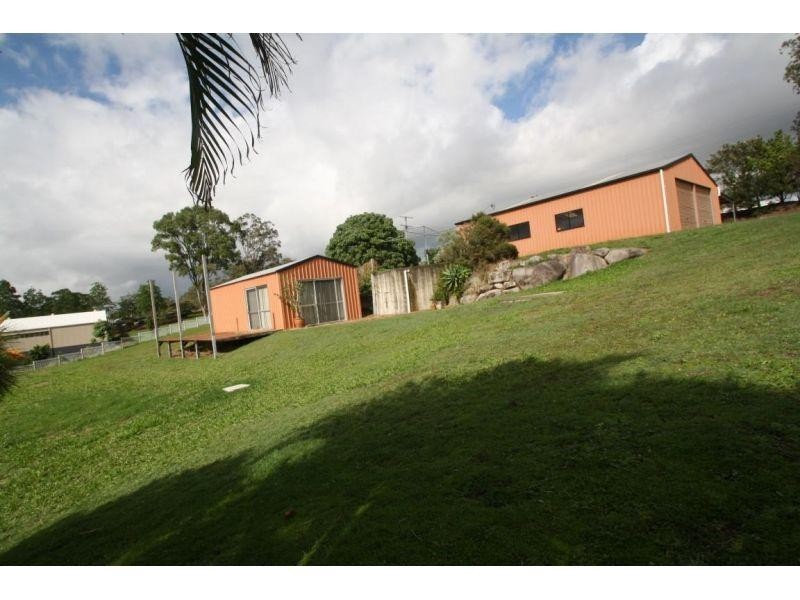 8 Nash Road, Araluen QLD 4570