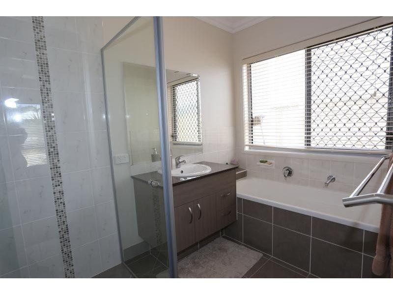 40 Tuna Way, Tin Can Bay QLD 4580