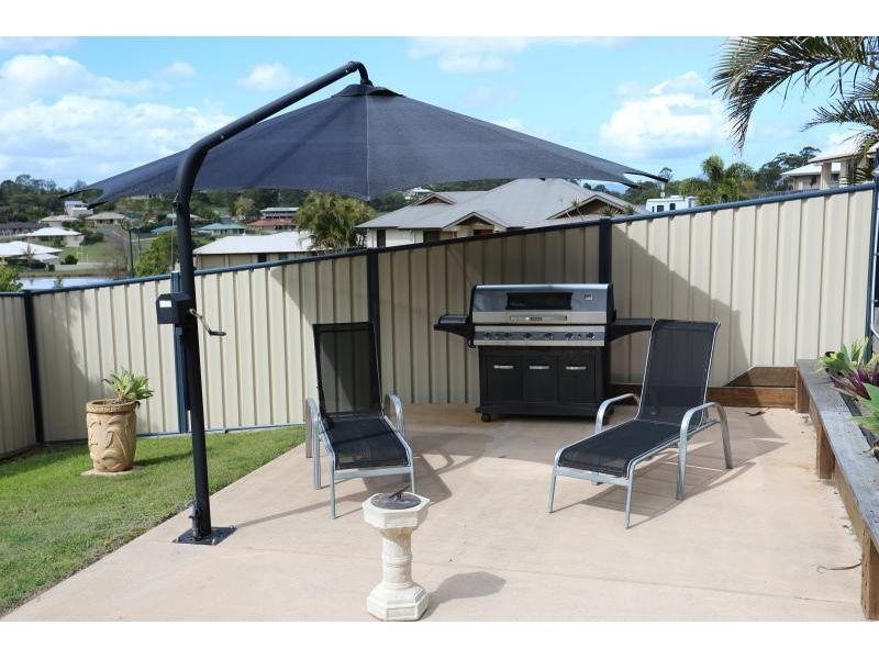 4 Petrie Court, Southside QLD 4570