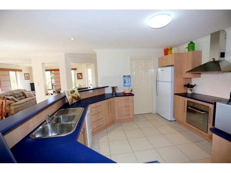 4 Petrie Court, Southside QLD 4570