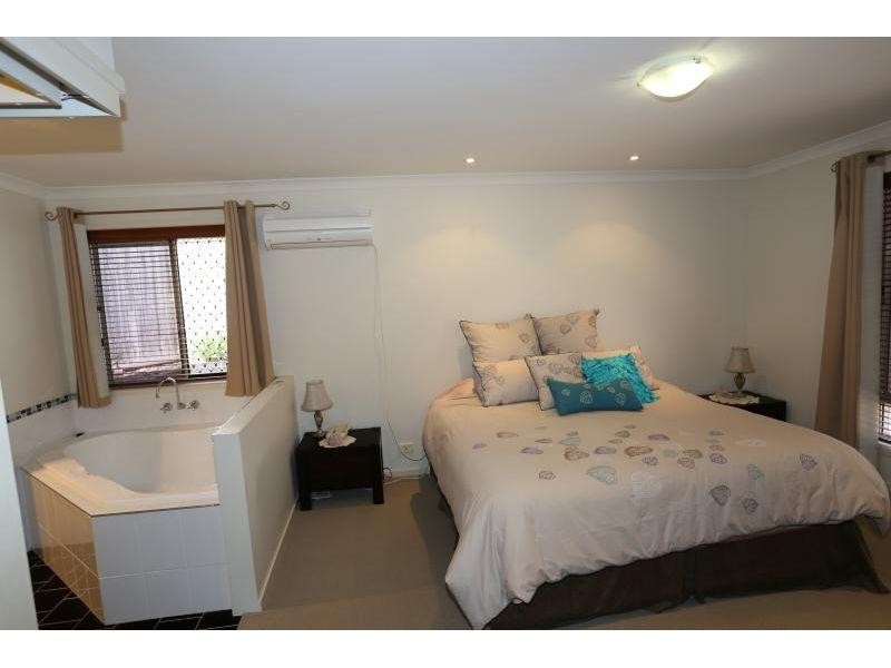 4 Petrie Court, Southside QLD 4570