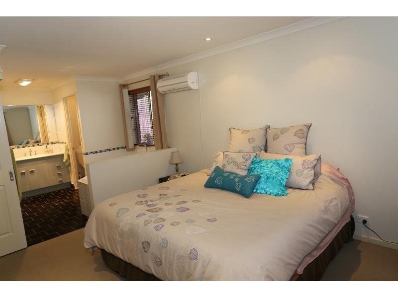 4 Petrie Court, Southside QLD 4570