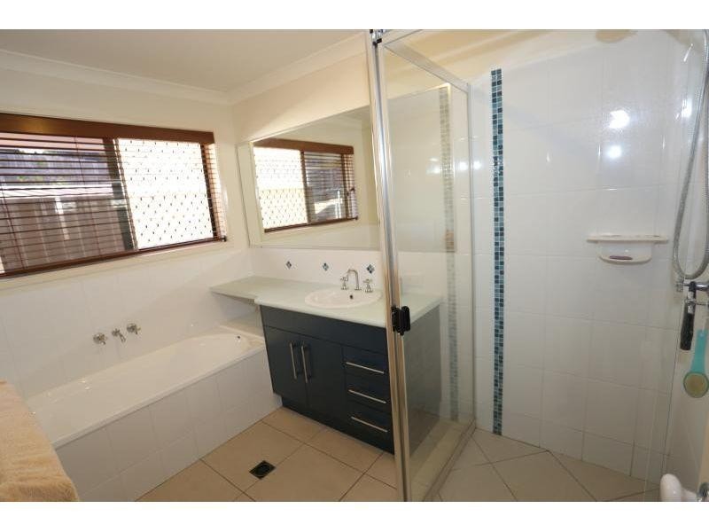 4 Petrie Court, Southside QLD 4570