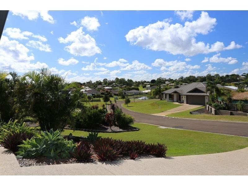 4 Petrie Court, Southside QLD 4570