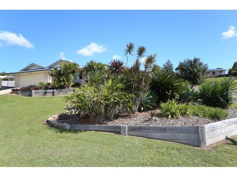 4 Petrie Court, Southside QLD 4570