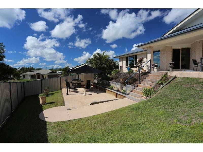 4 Petrie Court, Southside QLD 4570