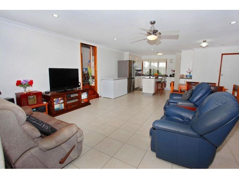 12 Arnold Rd, Veteran QLD 4570