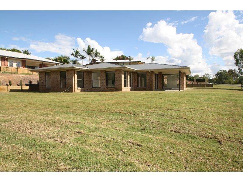 1 Deakin Court, Southside QLD 4570