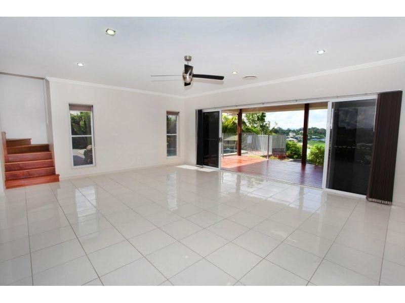 8 Oxley Court, Southside QLD 4570