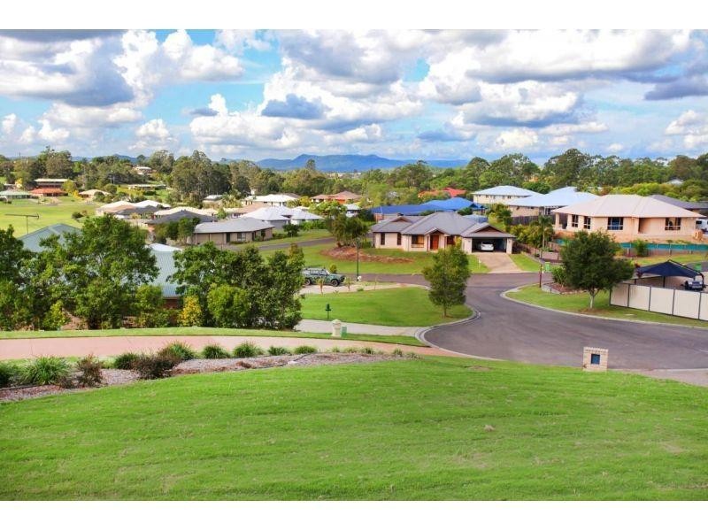 8 Oxley Court, Southside QLD 4570