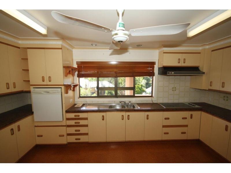 7 Lindsay Street, Southside QLD 4570