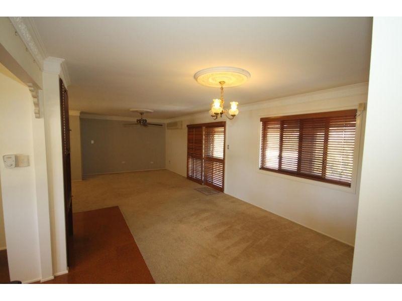 7 Lindsay Street, Southside QLD 4570