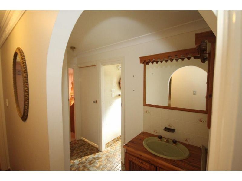 7 Lindsay Street, Southside QLD 4570