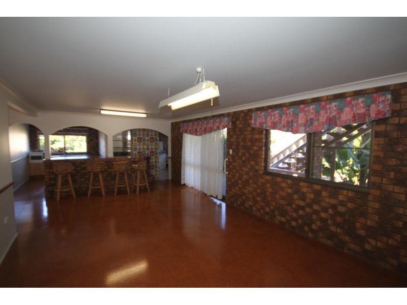 7 Lindsay Street, Southside QLD 4570