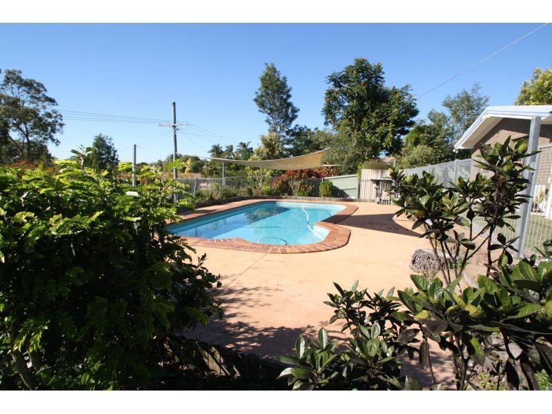 5 Emerald Drive, Southside QLD 4570