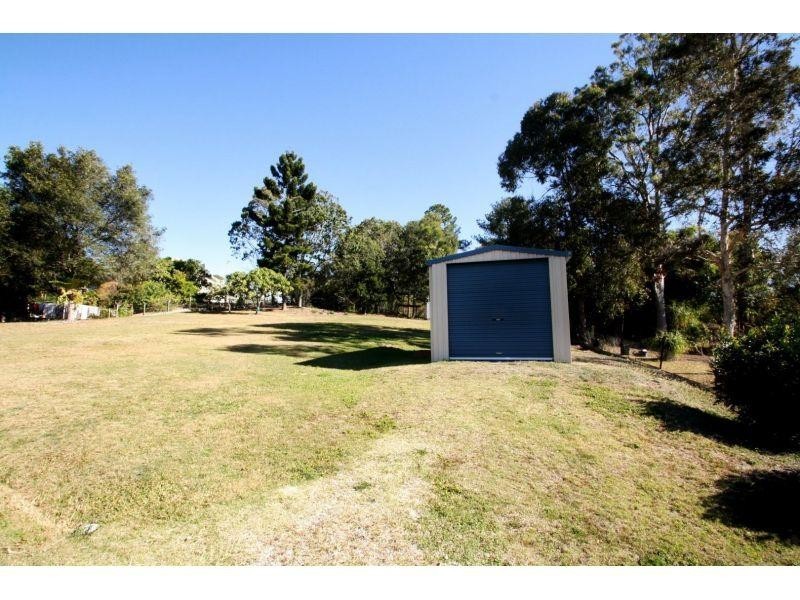 5 Emerald Drive, Southside QLD 4570