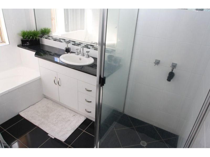 3 Fossickers Court, Southside QLD 4570