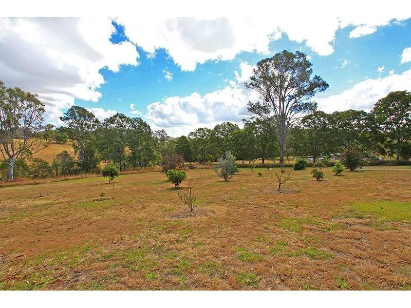 24 Curtain Road, Pie Creek QLD 4570