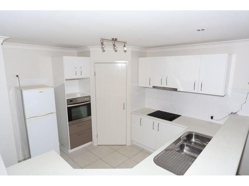 8 Vista Close, Southside QLD 4570