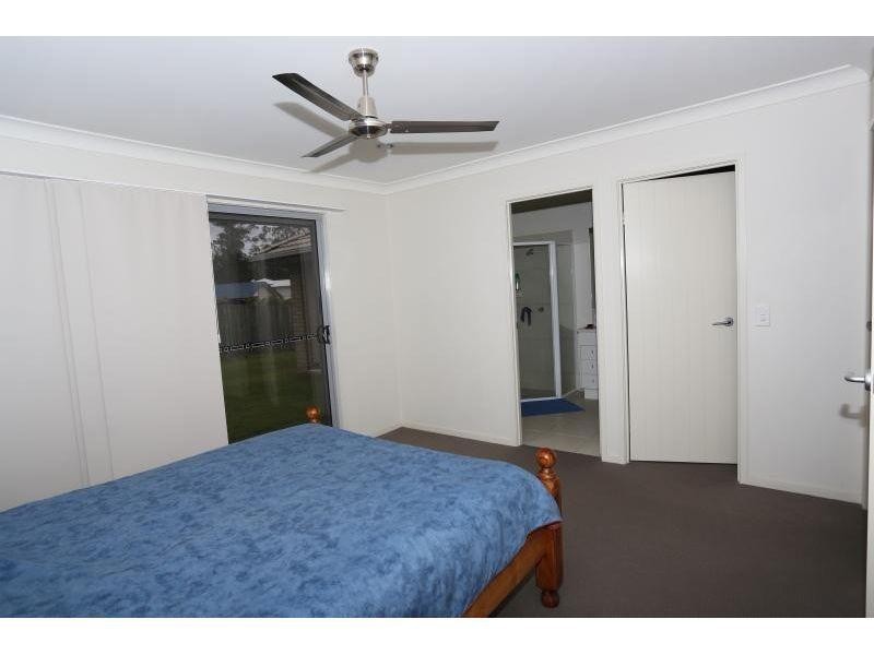 8 Vista Close, Southside QLD 4570