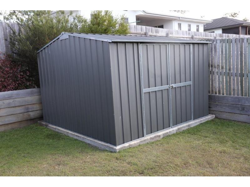 8 Vista Close, Southside QLD 4570