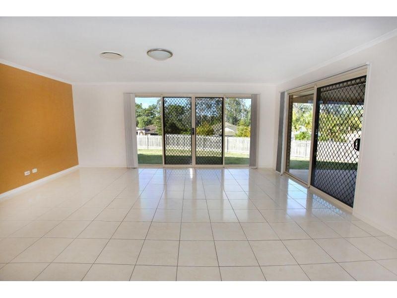 84 Gympie View Drive, Southside QLD 4570