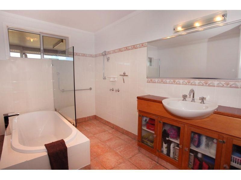 178 Hood Road, Veteran QLD 4570