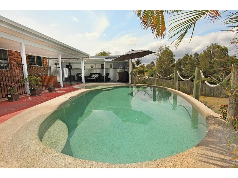 38 Emerald Drive, Southside QLD 4570