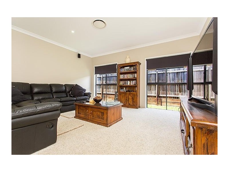 9 Principal Place, Jones Hill QLD 4570