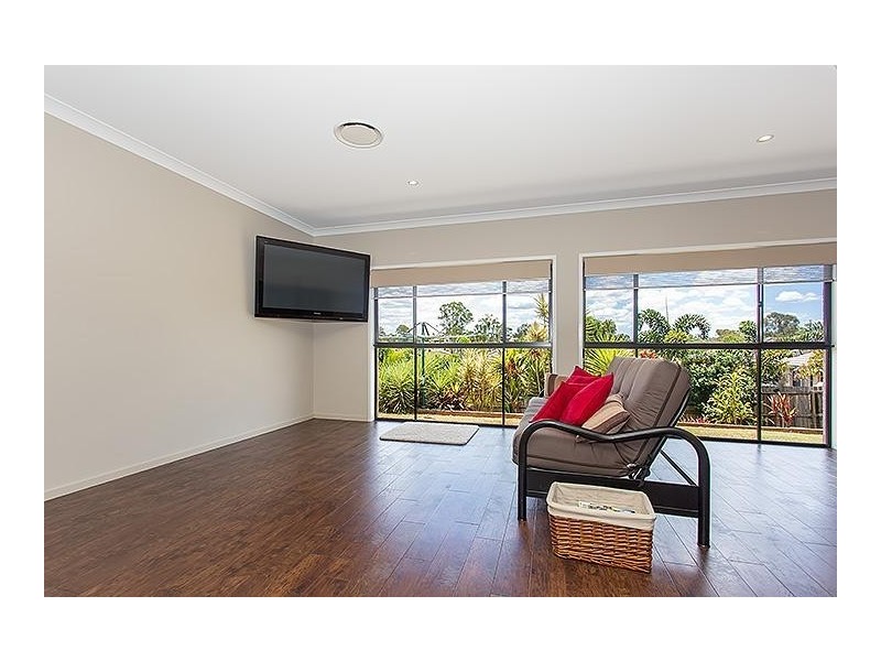 9 Principal Place, Jones Hill QLD 4570