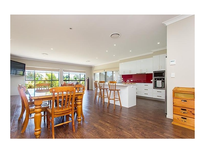 9 Principal Place, Jones Hill QLD 4570