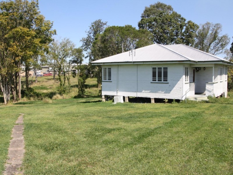 15 Exhibition Road, Southside QLD 4570