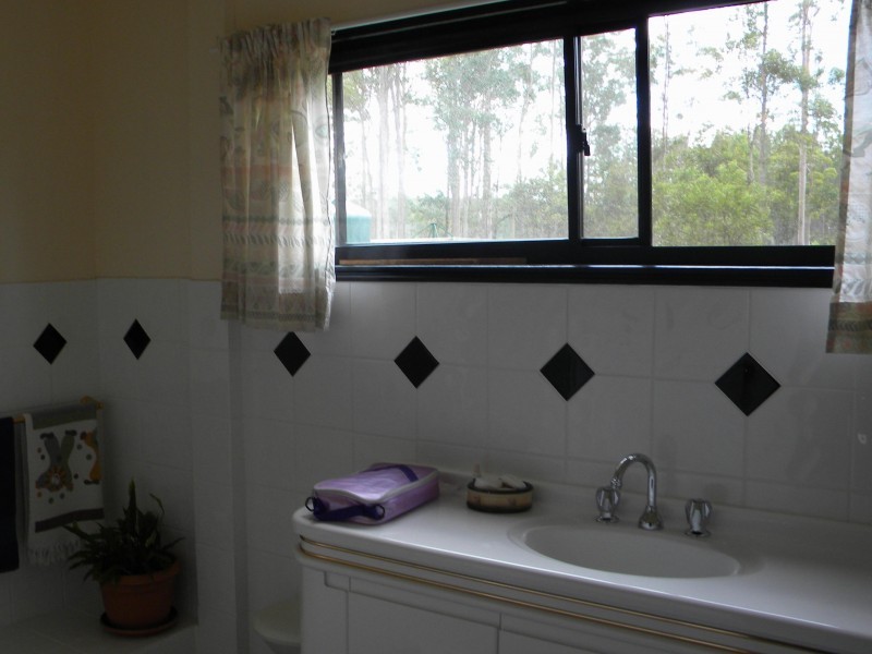 164 Green Rd, Glenwood QLD 4570