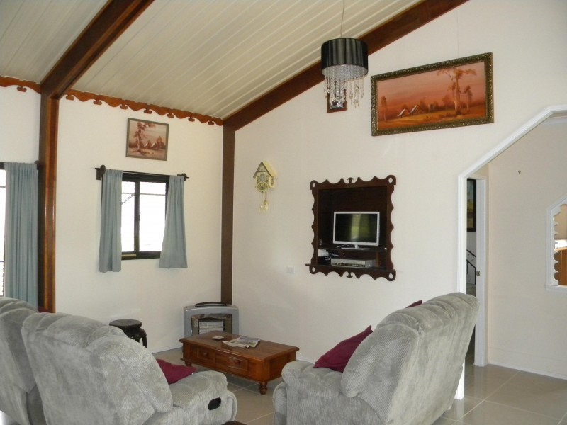 164 Green Rd, Glenwood QLD 4570