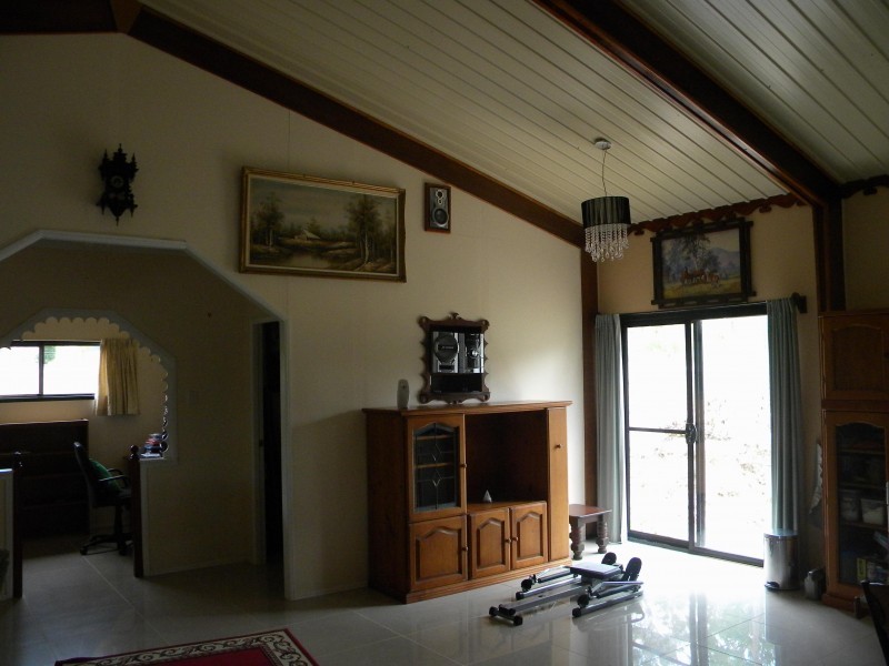 164 Green Rd, Glenwood QLD 4570