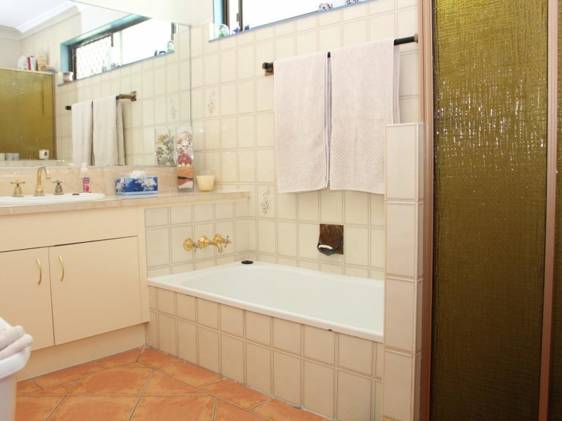 12 Groves Road, Araluen QLD 4570