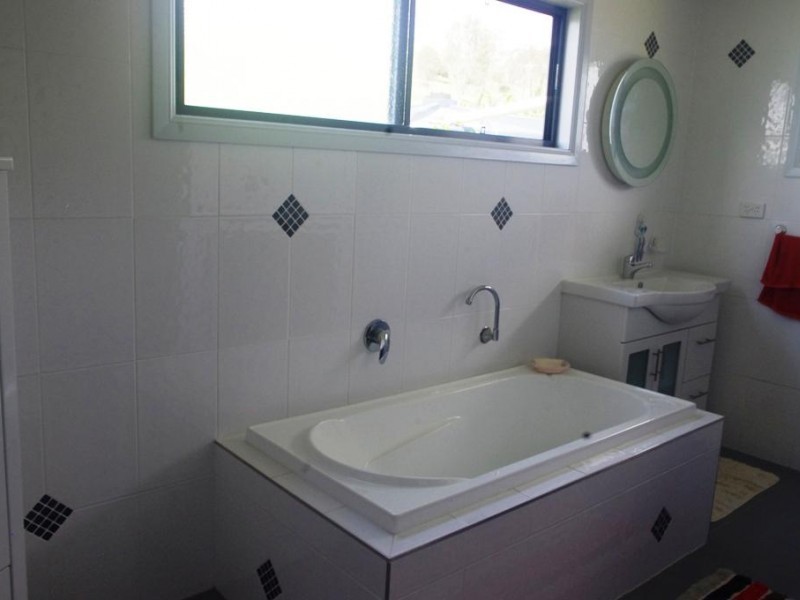 76 Chamberlain Street, Woolooga QLD 4570