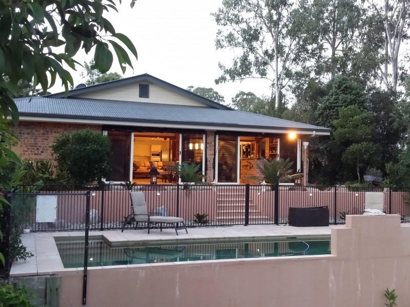 8 Oxford Court, Southside QLD 4570