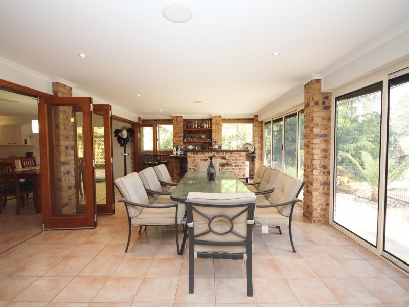 8 Oxford Court, Southside QLD 4570