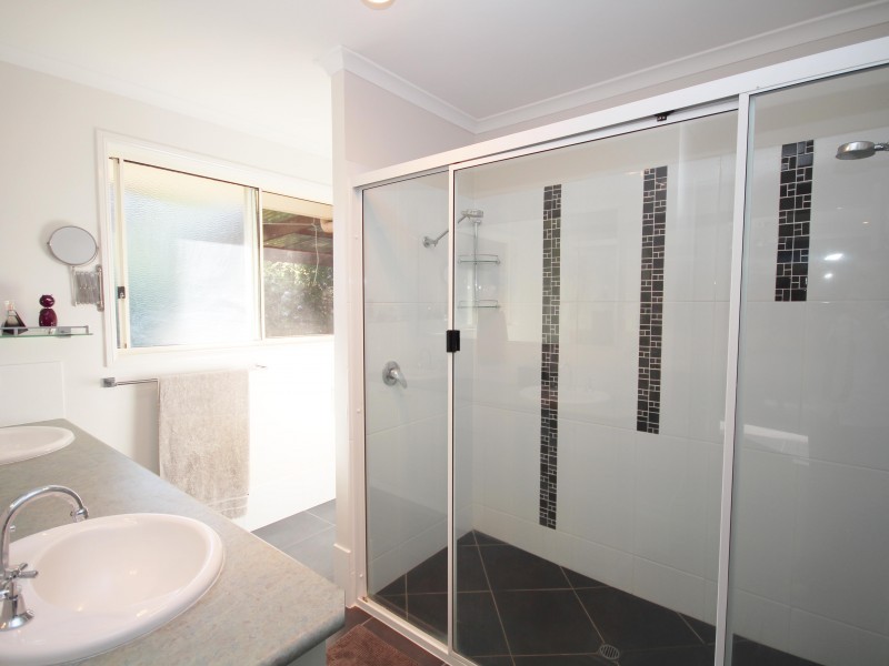 8 Oxford Court, Southside QLD 4570