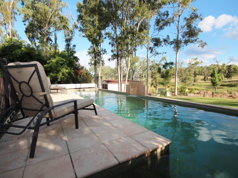 8 Oxford Court, Southside QLD 4570