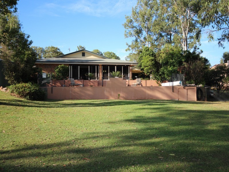 8 Oxford Court, Southside QLD 4570