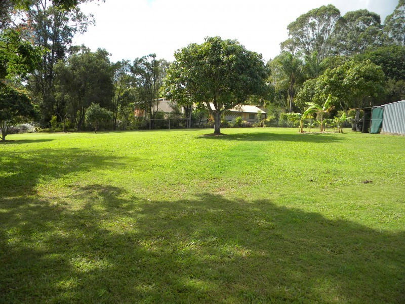 1  Julienne St, Southside QLD 4570