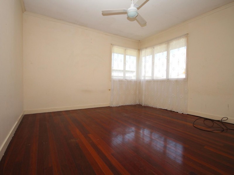 10 Neil Street, Southside QLD 4570