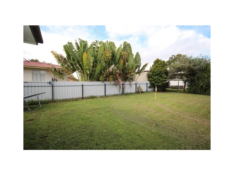 10 Neil Street, Southside QLD 4570