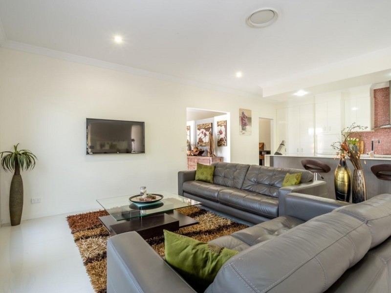 5 Gardenia Court, Southside QLD 4570