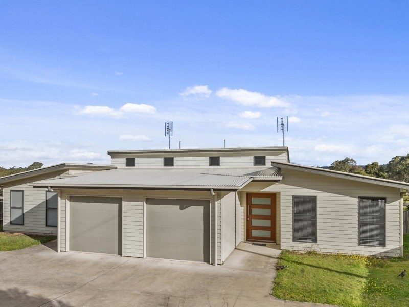 Unit 1 & 2 / 83 Groundwater Rd, Southside QLD 4570