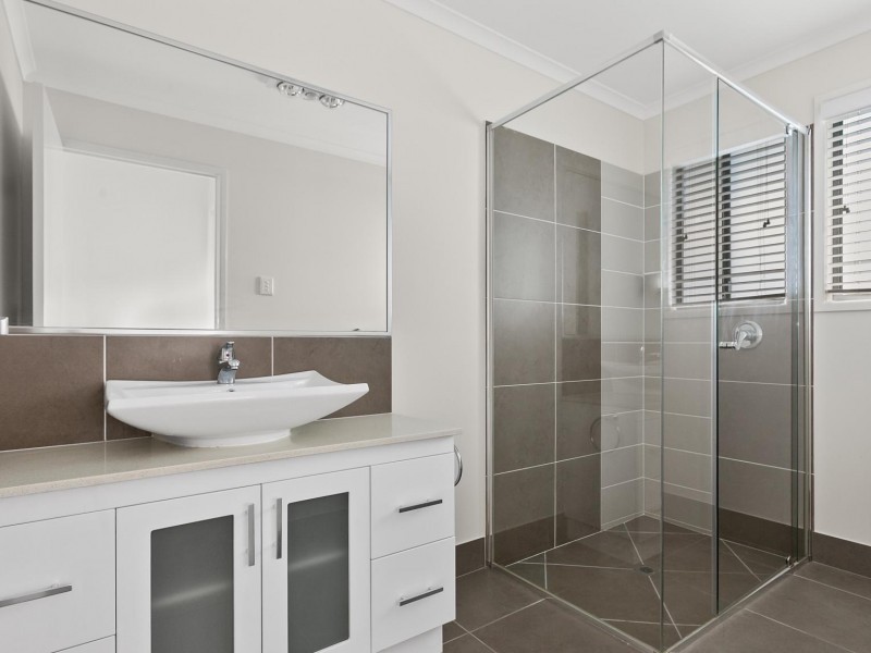 Unit 1 & 2 / 83 Groundwater Rd, Southside QLD 4570