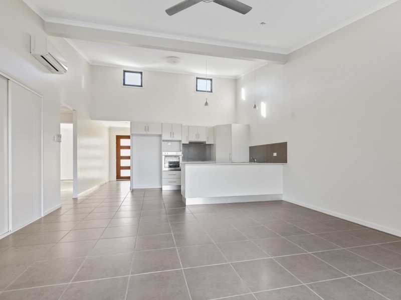 Unit 1 & 2 / 83 Groundwater Rd, Southside QLD 4570